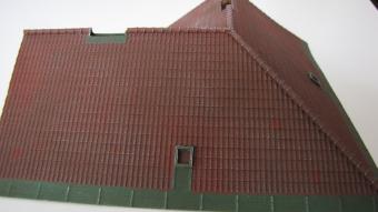 Das fertige Dach: Zwei bis drei Anstriche, patiniert, graniert.